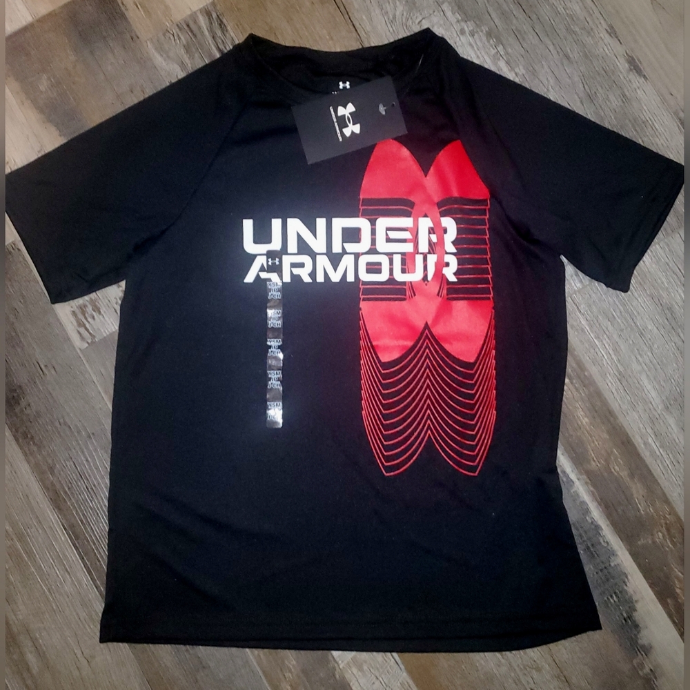Boys under Armour tee
